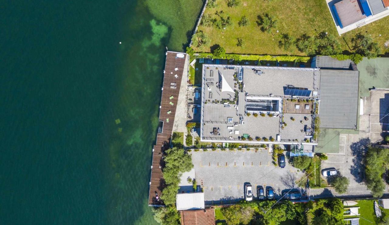 Direttamente Al Lago Apartments Marone Exteriér fotografie
