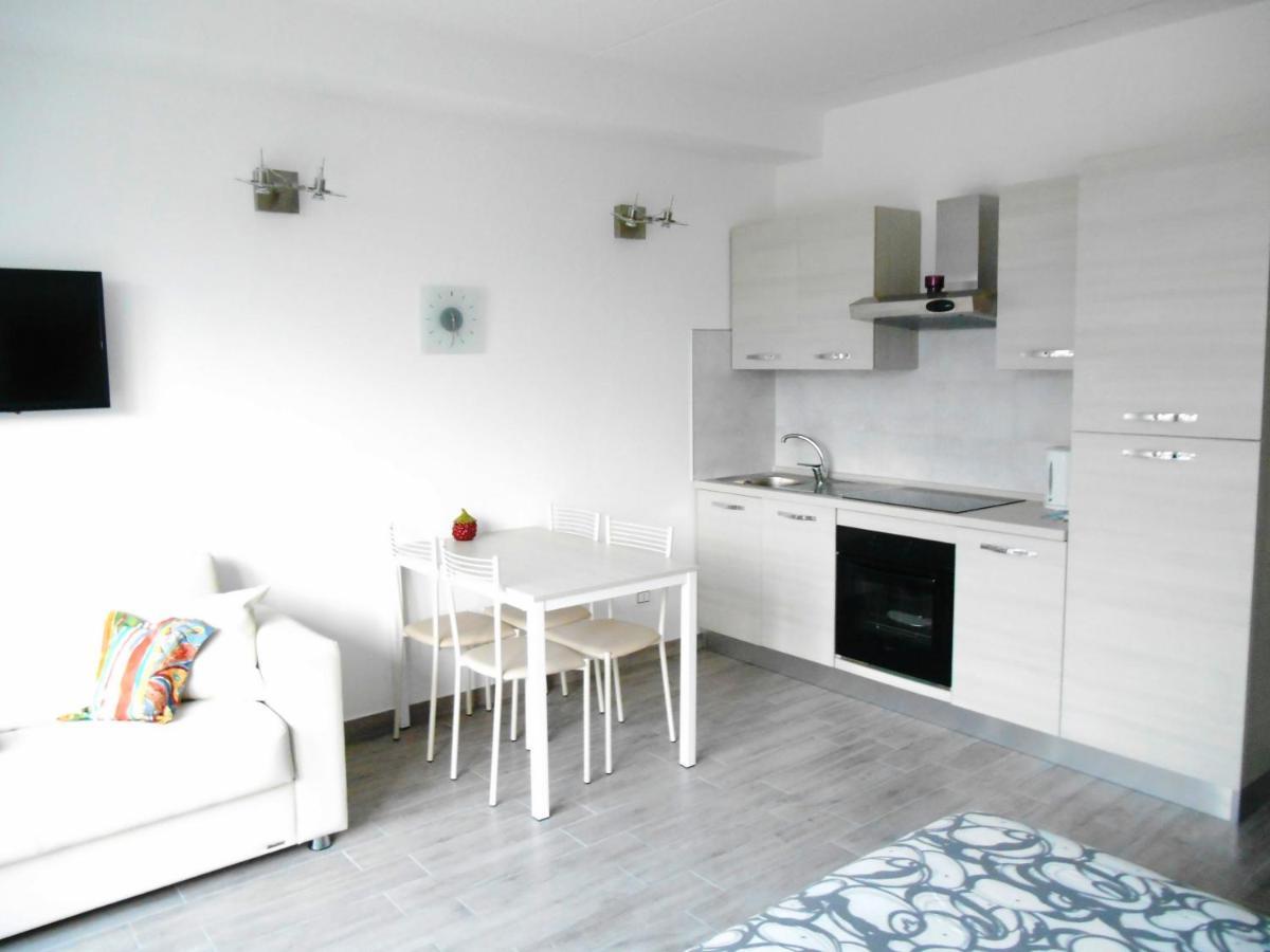 Direttamente Al Lago Apartments Marone Exteriér fotografie