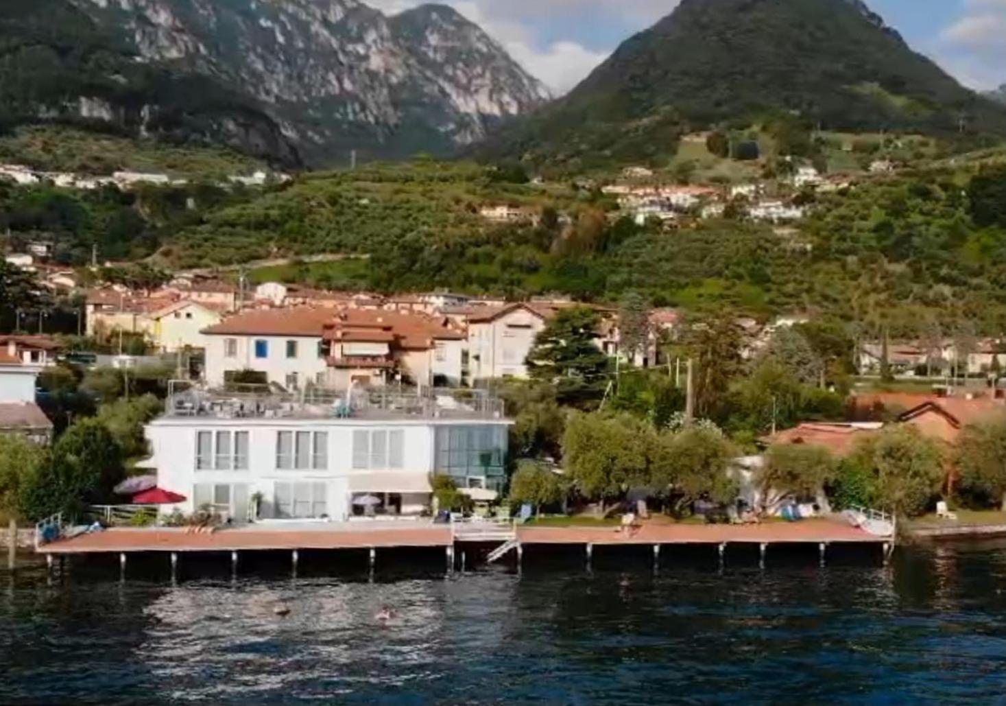 Direttamente Al Lago Apartments Marone Exteriér fotografie