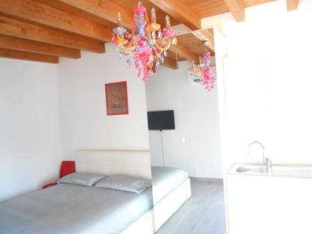 Direttamente Al Lago Apartments Marone Exteriér fotografie